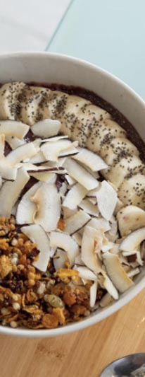 Bowl de Smoothie com Chips de Coco