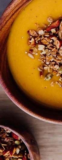 Sopa de Abóbora com Chips Banana Salgada