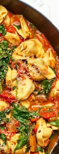 Macarrão de Espinafre com Molho de Tomate Seco e Ricota