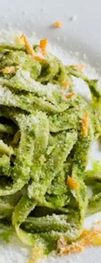 Macarrão de Espinafre com Pesto de Castanha de Caju