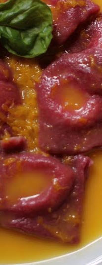 Macarrão de Beterraba ao Molho de Laranja e Amêndoas
