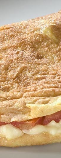 Omelete com Queijo e Alho em Flocos